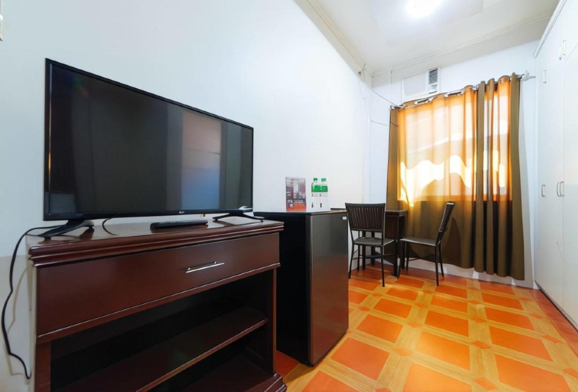 Reddoorz Near Walking Street Angeles City Exterior foto